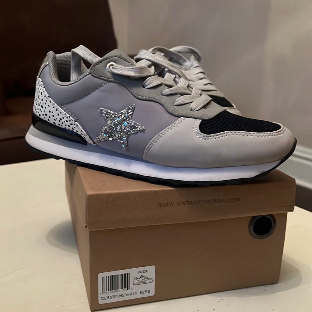Gently worn Vintage Havana Varda Grey & Cheetah Size 8
